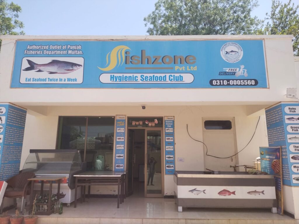 the front of a fish market with a sign above it